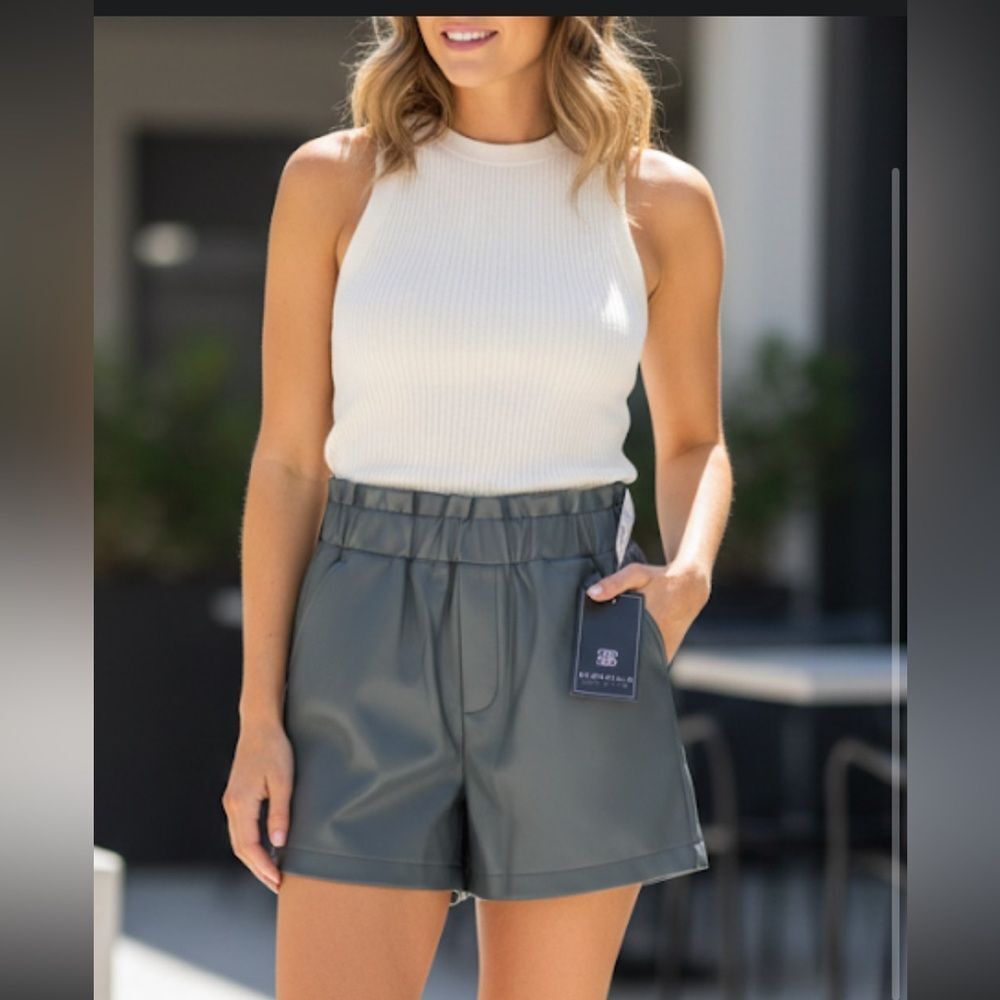 BAGATELLE Leather Look Shorts Woman’s Size small Charcoal Grey Side Pockets NWT